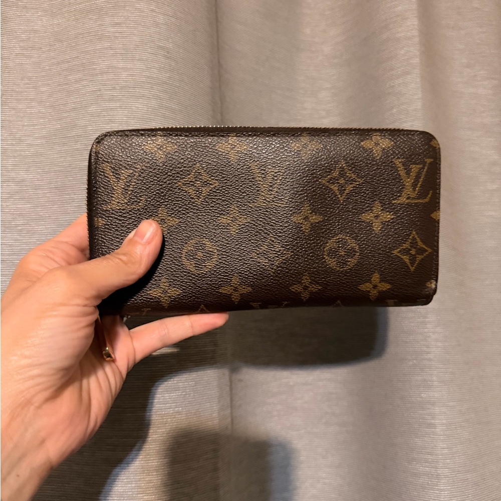 Louis Vuitton Classic Monogram Zippy Wallet